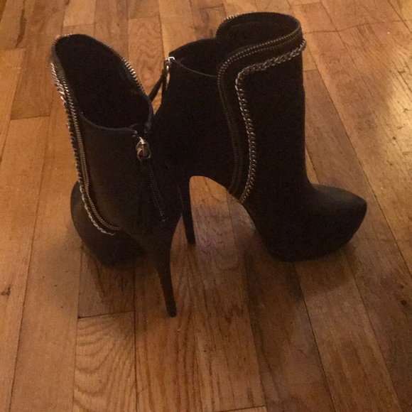 Ankle Boots - Picture 1 of 3